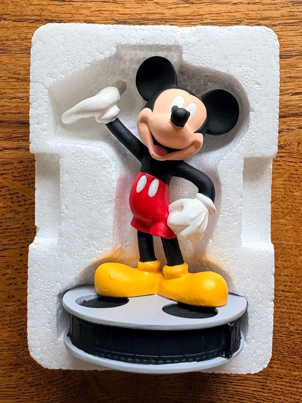 VTG 1999 Disney Mickey Mouse standing on film reel- Hand Painted Resin Figurine - Picture 11 of 15